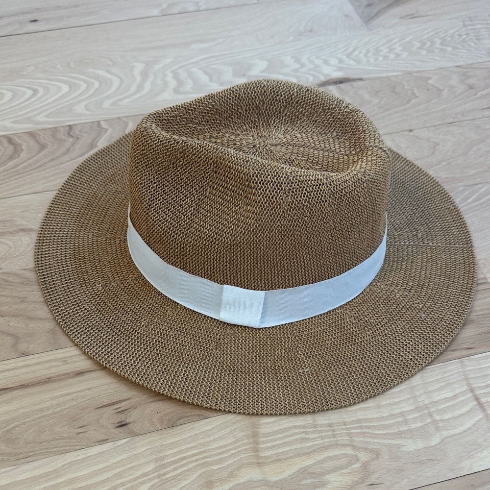 Evereve Tan Fedora with White Band